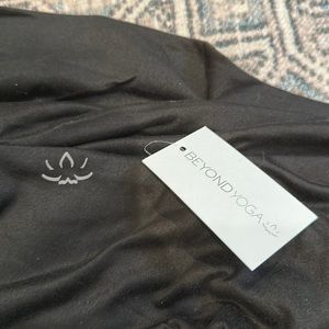 NWT Beyond Yoga Black Infinity Scarf